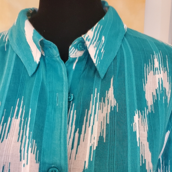 Chico's Women’s Button Down Shirt large - Picture 4 of 7